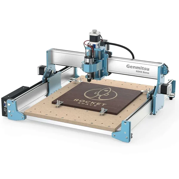 Genmitsu 4040 Reno: lekka, otwarta konstrukcja z polem roboczym klasy 400 × 400 mm. Fotografia producenta: SainSmart — 4040 Reno.