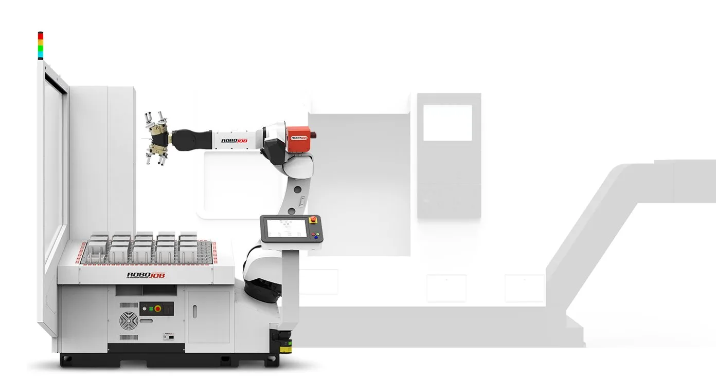 RoboJob Mill-Assist przy pionowym centrum obróbkowym: robot przenosi detale między konfigurowalnym stołem a uchwytem maszyny. Fotografia producenta: RoboJob — Mill-Assist.